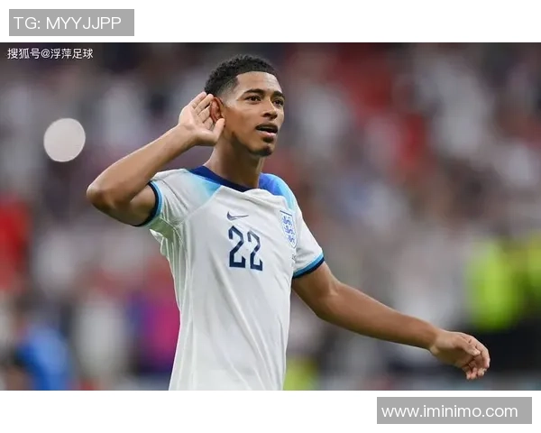 女生对足球明星的热爱与追逐背后隐藏的故事与情感探索